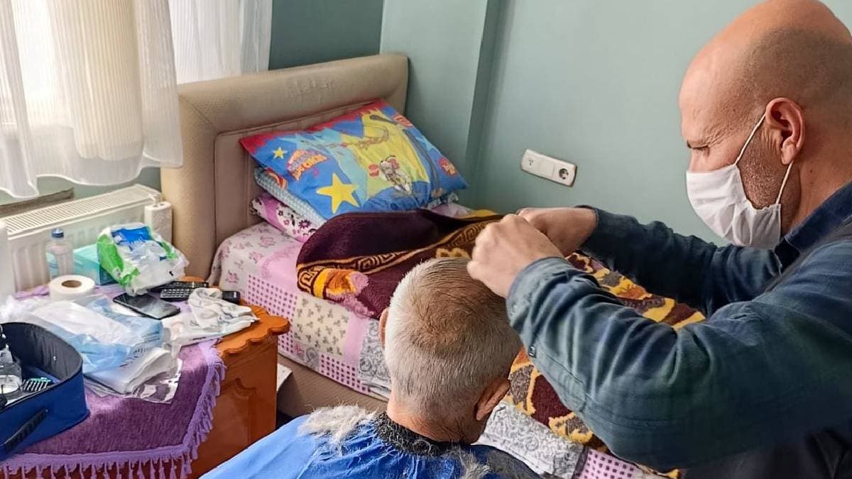 Efeler Belediyesi’nin evde bakım desteği ihtiyaç sahiplerine ulaşıyor