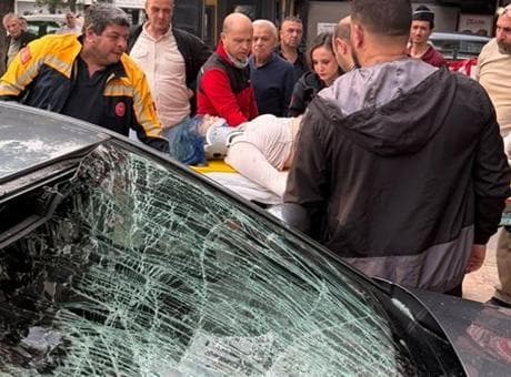 Ankara'da otelin 6'ncı katından otomobilin üzerine düşen kadın ağır yaralandı