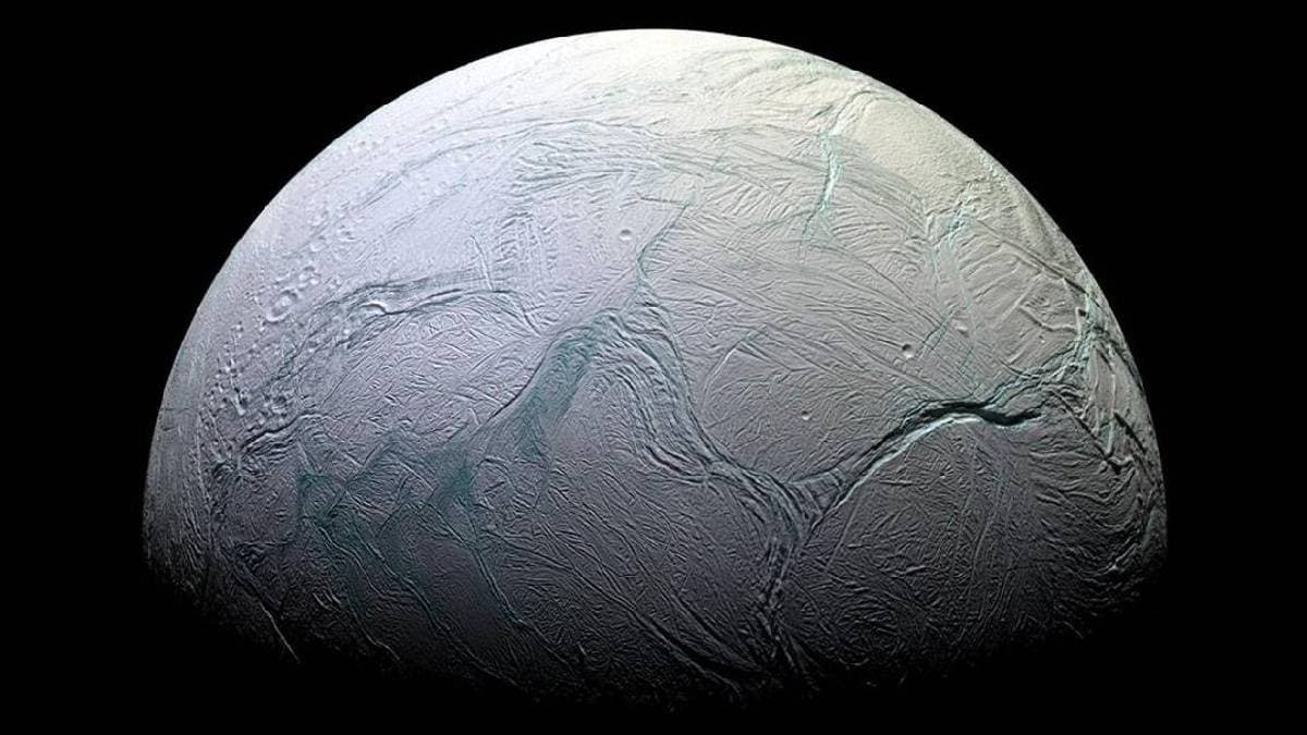 Enceladus’ta bazı mikroorganizmaların yaşayabileceği deneylerle gösterildi