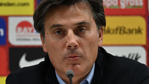 Montella, İtalya maçı öncesi eleştirilere karşı futbolculara destek istedi