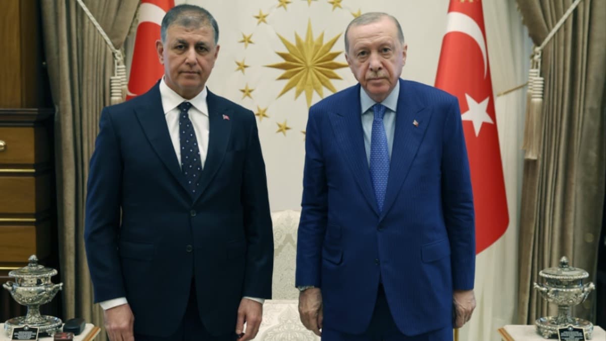 Cemil Tugay, AKP rozeti öncesi Erdoğan’ı takip etti