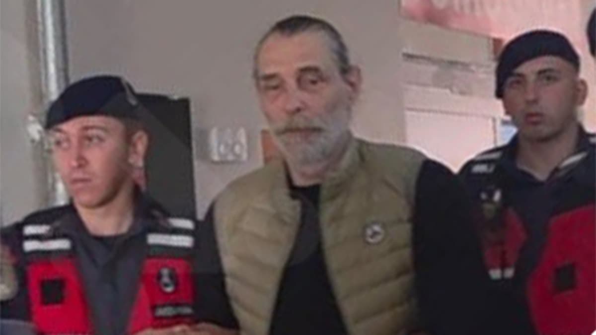 Tutuklu Başkan Beşikçioğlu, Konya’da hastaneden çıkarken görüntülendi