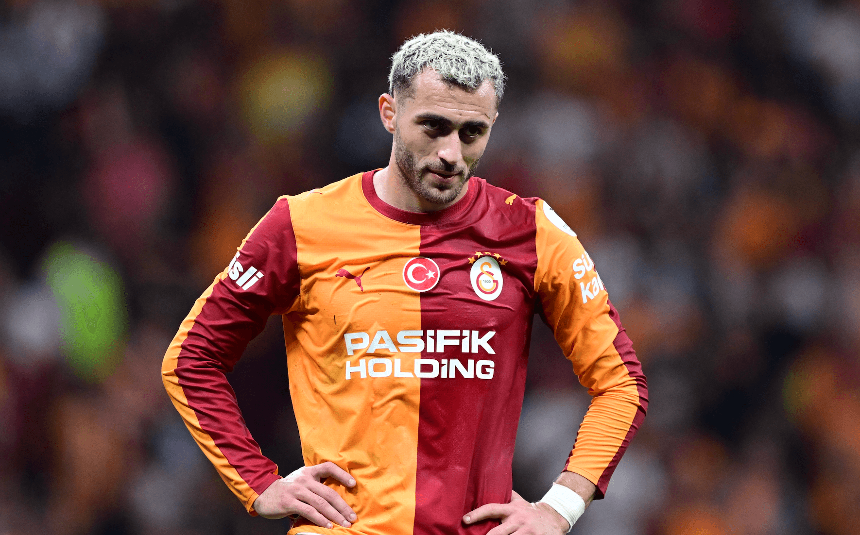 Galatasaray galibiyetle liderliğini korudu, Barış Alper tartışması büyüdü